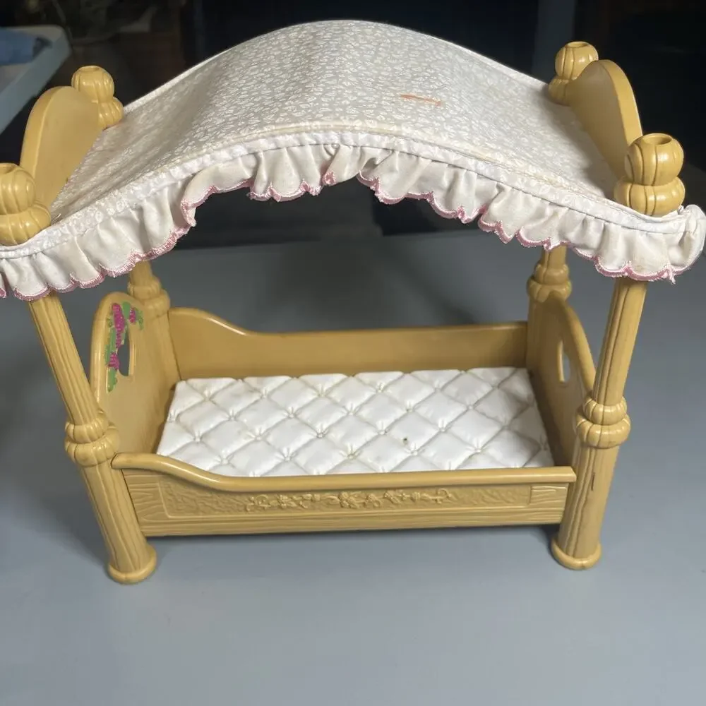Vtg 1998 & 1999 Fisher Price Briarberry Bear Canopy Bed, Rocking & Dining Chair